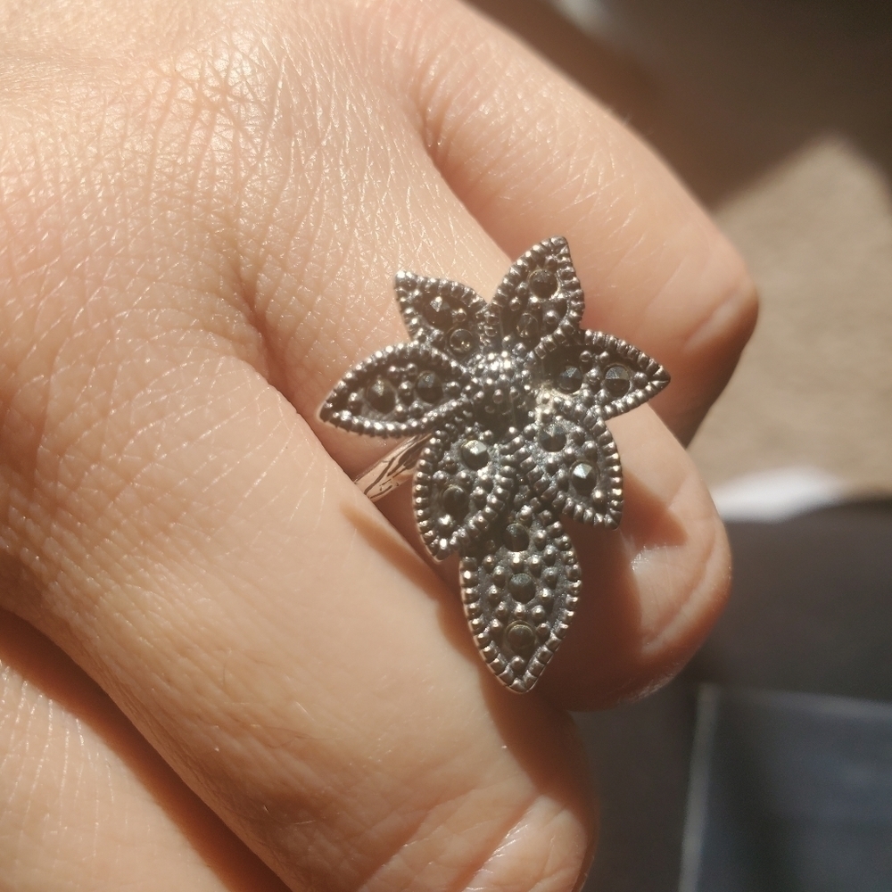 Sterling Silver Flower Silver statement Ring - Picture 2 of 8
